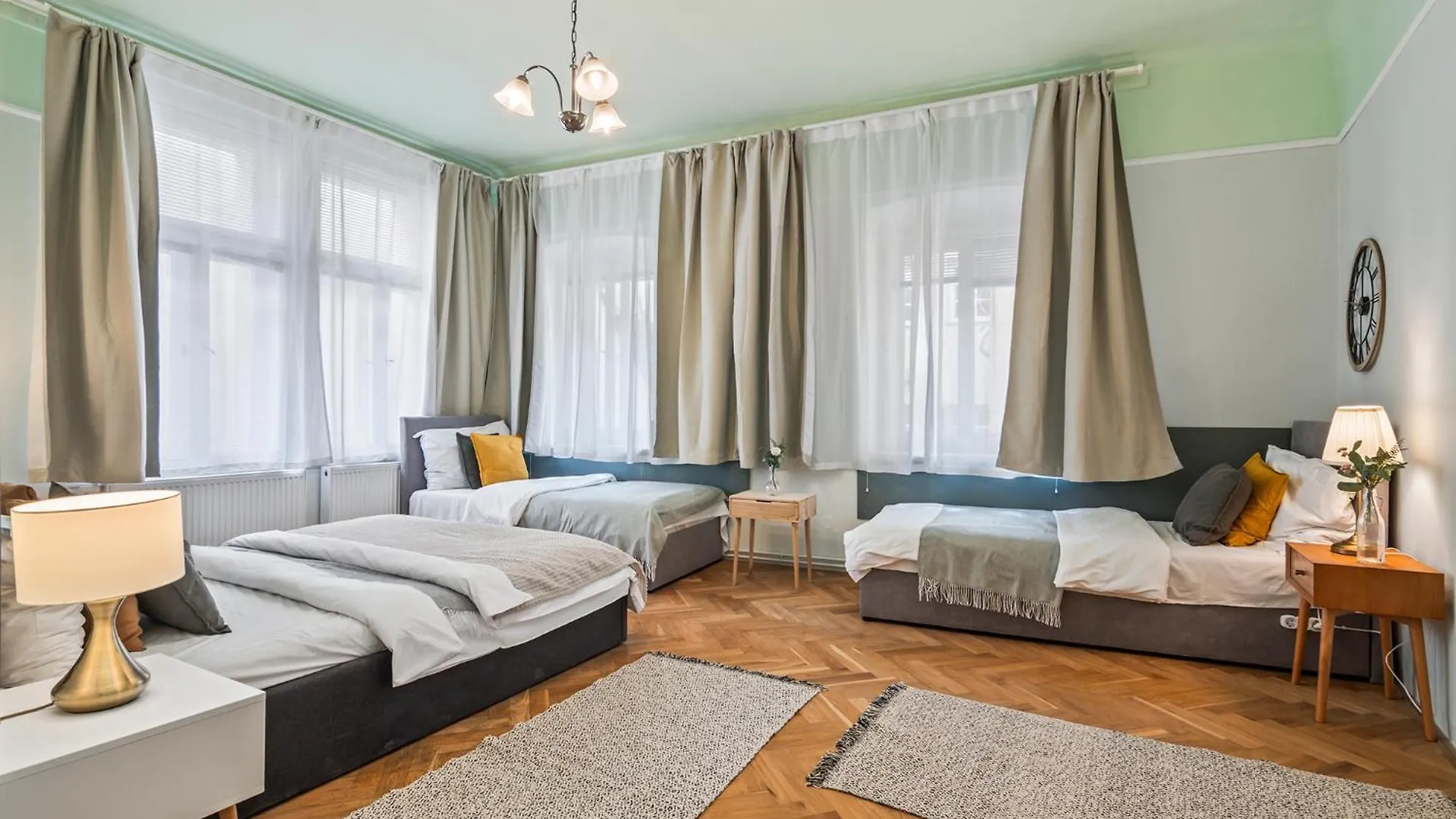 Charles Bridge Historical Apts By Michal&Friends Praga Czechy