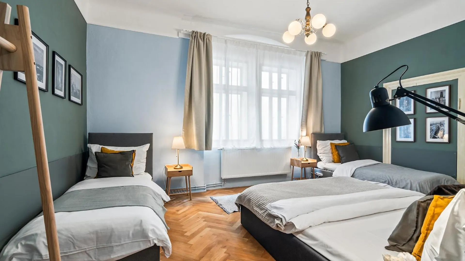 Charles Bridge Historical Apts By Michal&Friends Prag