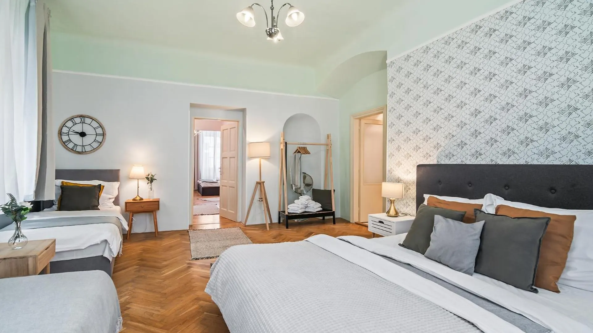 Charles Bridge Historical Apts By Michal&Friends Prag