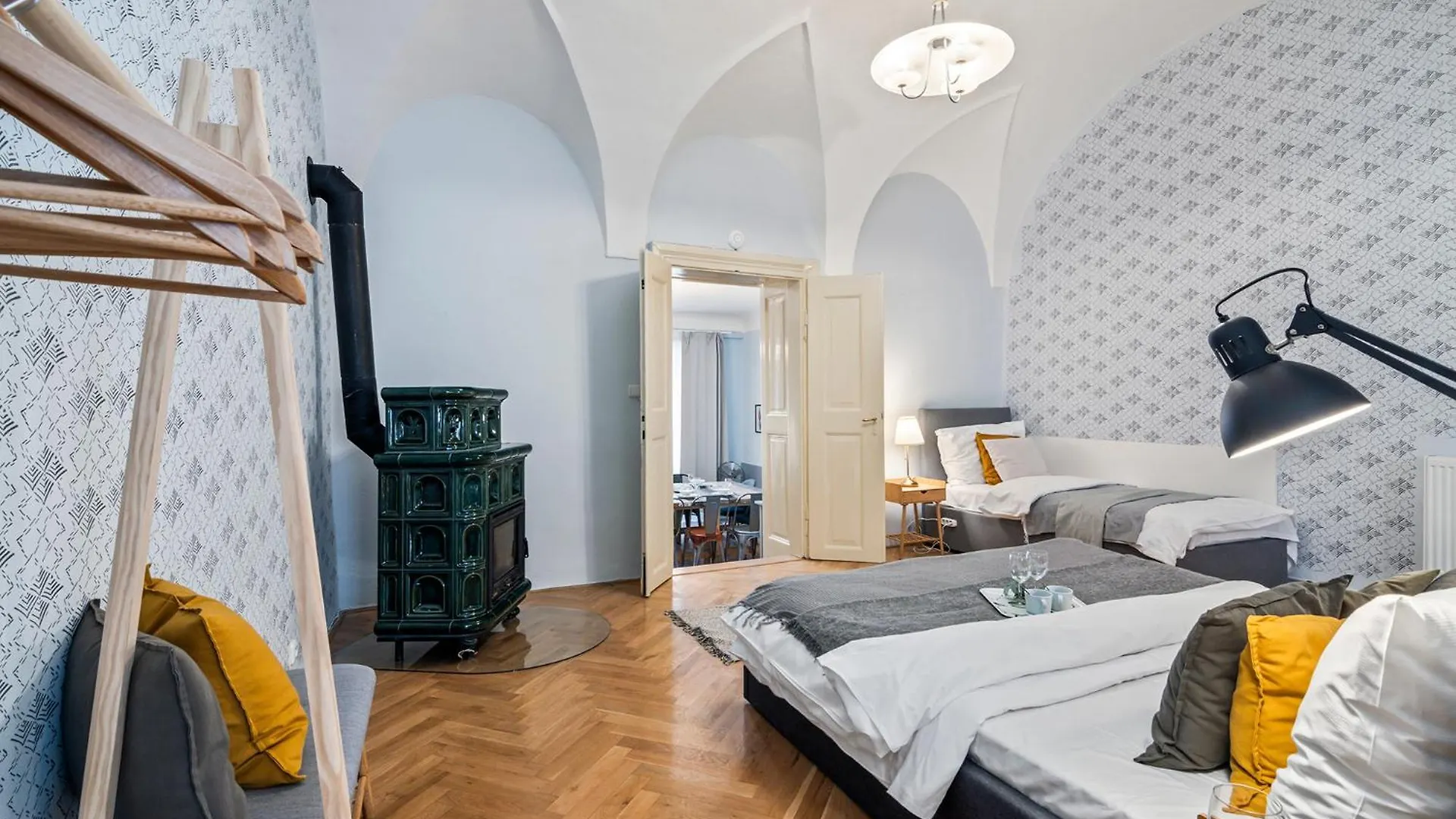 Charles Bridge Historical Apts By Michal&Friends Prag Tjekkiet