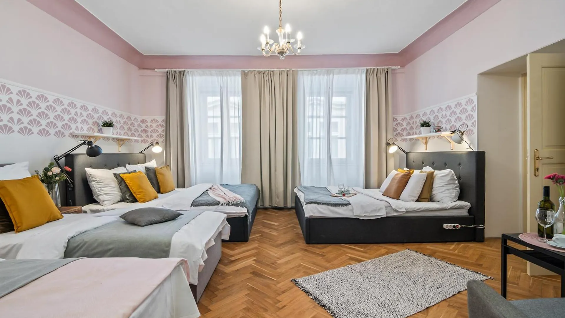 Charles Bridge Historical Apts By Michal&Friends Prag