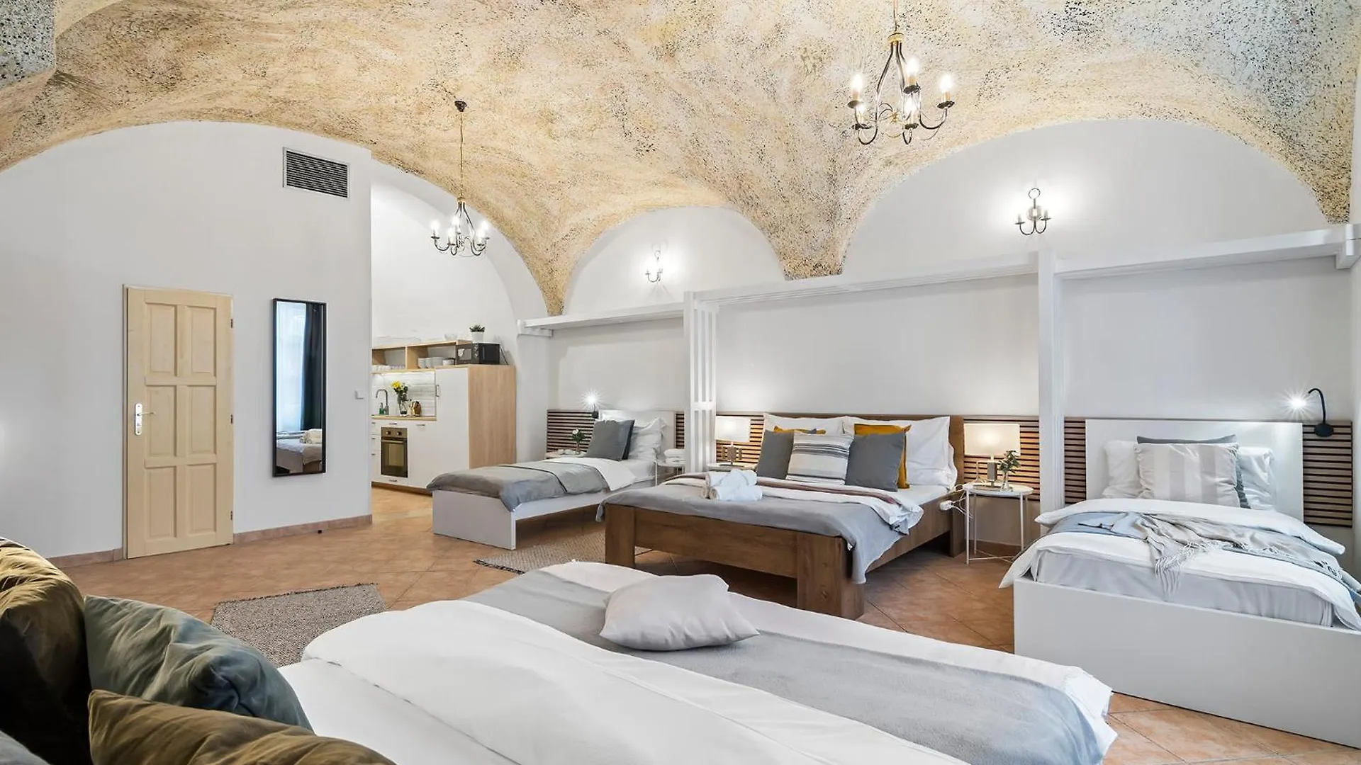 Charles Bridge Historical Apts By Michal&Friends Prag