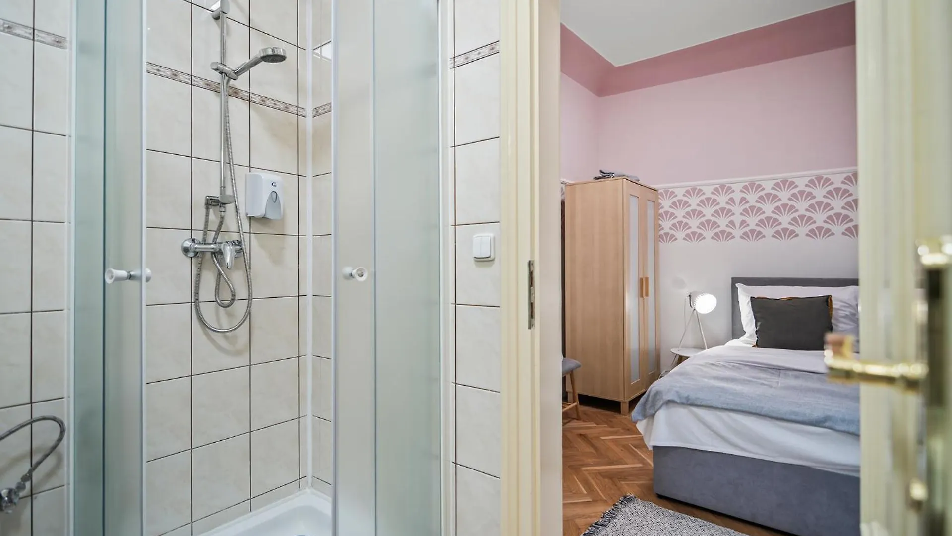 Charles Bridge Historical Apts By Michal&Friends Prag